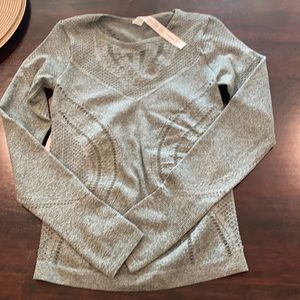 New with tag Alo yoga lark small long sleeve